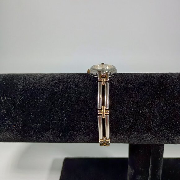 VTG Caravelle by Bulova Ladies Analog Quartz Gold & Silver Tone Wristwatch Watch - Picture 2 of 9